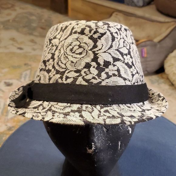 Trends Black Gray & RDescriptionMade from paperoses Print Black Band Fedora Hat - Picture 3 of 7